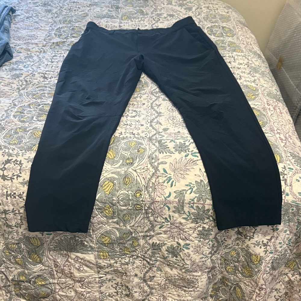 Fabletics Men's Navy Joggers
